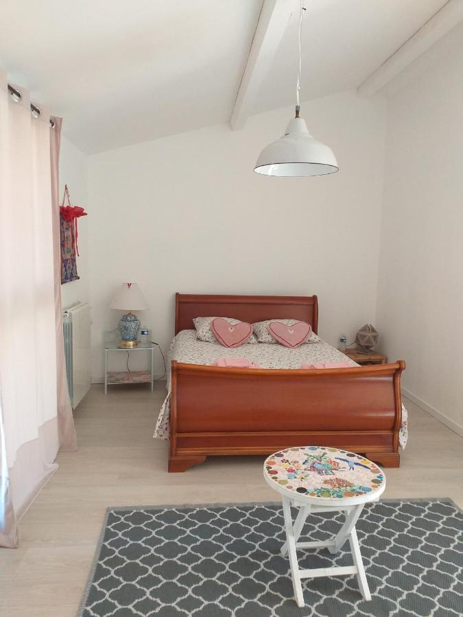 La Maison D Annick Apartment Lodeve Bagian luar foto